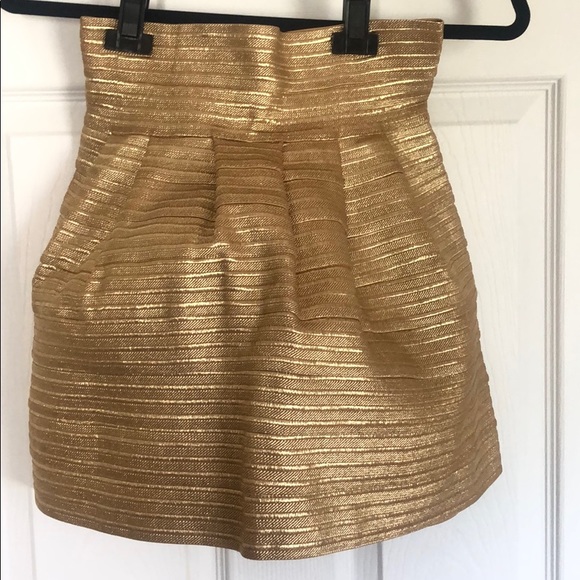 Dresses & Skirts - Gold cocktail skirt for holidays